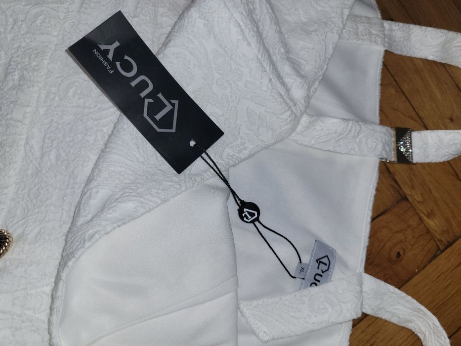 Бяла рокля Lucy Луци