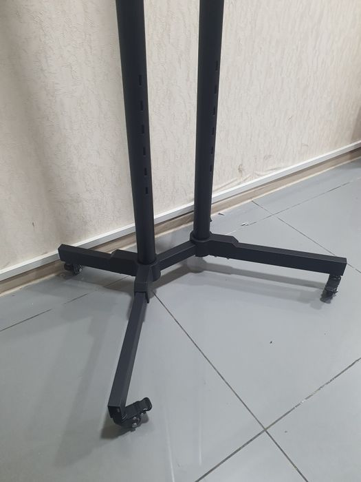 Televizor oyoqlari. Ishlatilgan, ammo yaxshi holatda.