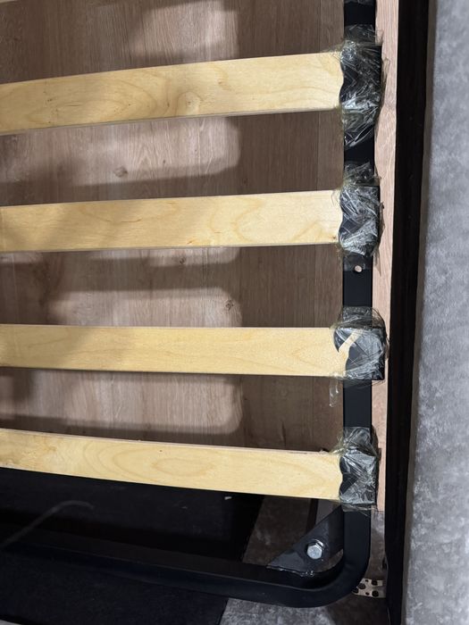 Спальная кровать с матрасом