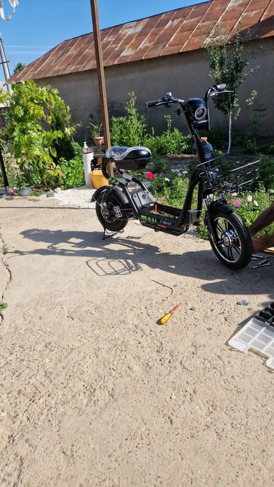 Vând scuter electric