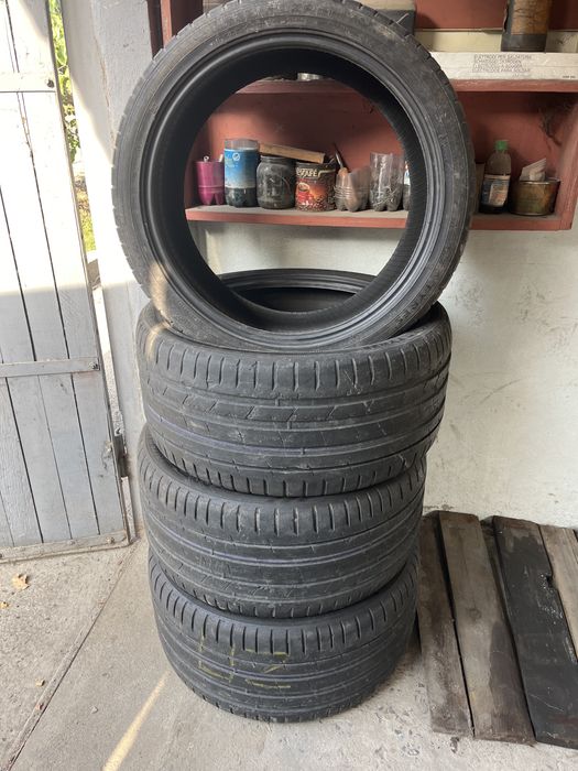 Продам шины 295/35/21