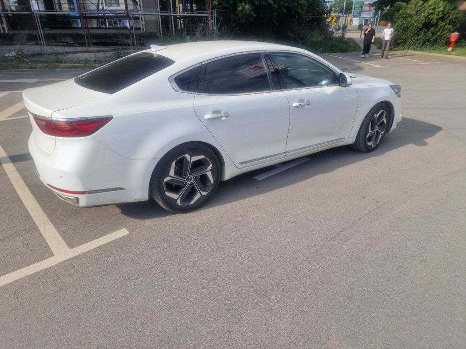 Автомобил KIA K7