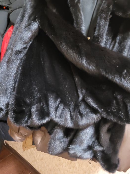 Норковая шубка с капюшоном