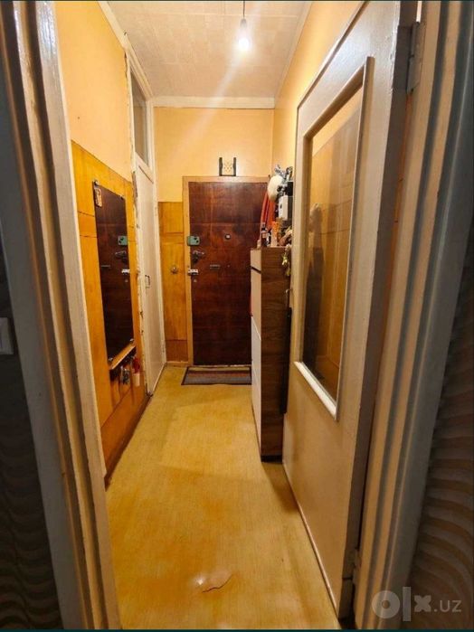 Продается 2/1/4 Авиасозлар 1 ор-р базар Кадышева 48 кв2 (R)