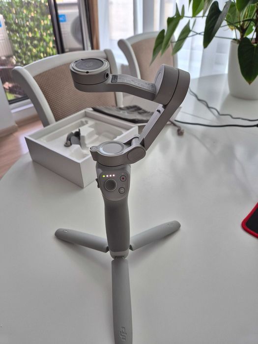Gimbal/Stabilizator DJI Osmo Mobile 4 SE – Stare impecabilă