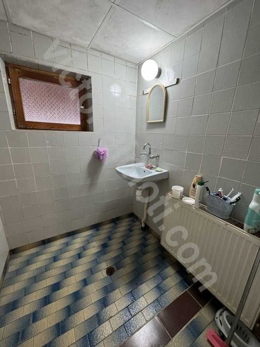 Етаж от къща в Дебелец