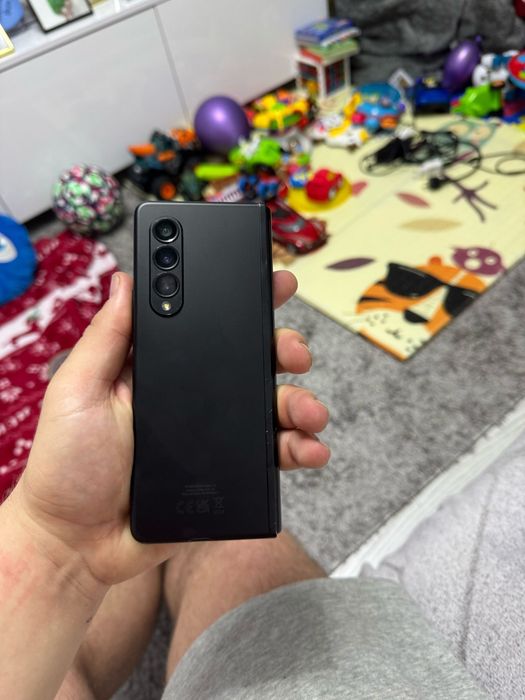 Vand samsung galaxy z fold 3 pentru piese