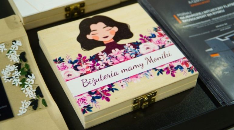 Professional UV bosma + Dizayn — Tez, sifatli, o‘chmaydigan tasvirlar!