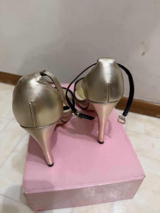 Продам женские босоножки