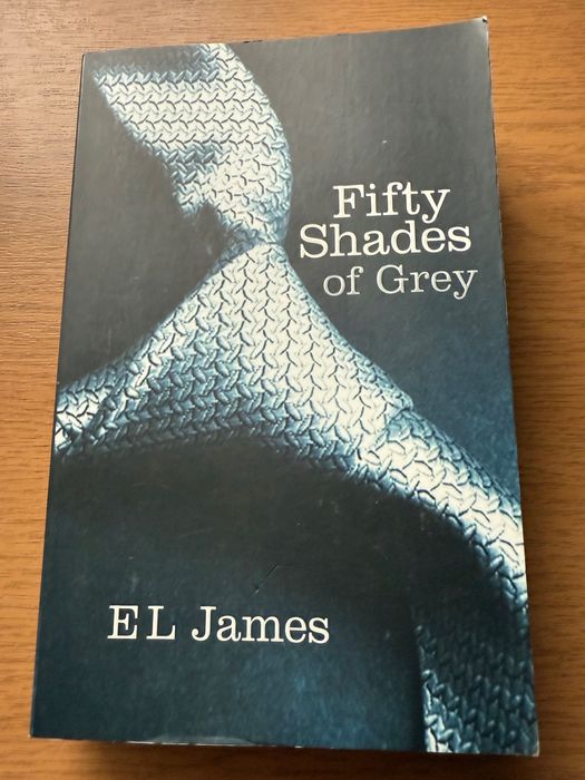 Fifty shades of grey книга на английски език
