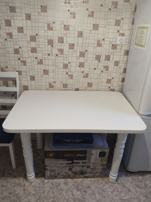 Стол с 4 стульями новая