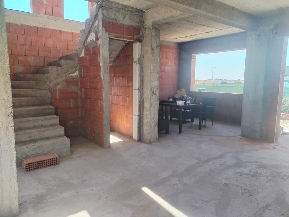 Vand casa in rosu in cartierul grigorescu