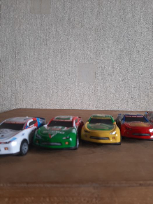 Машинки красочные.