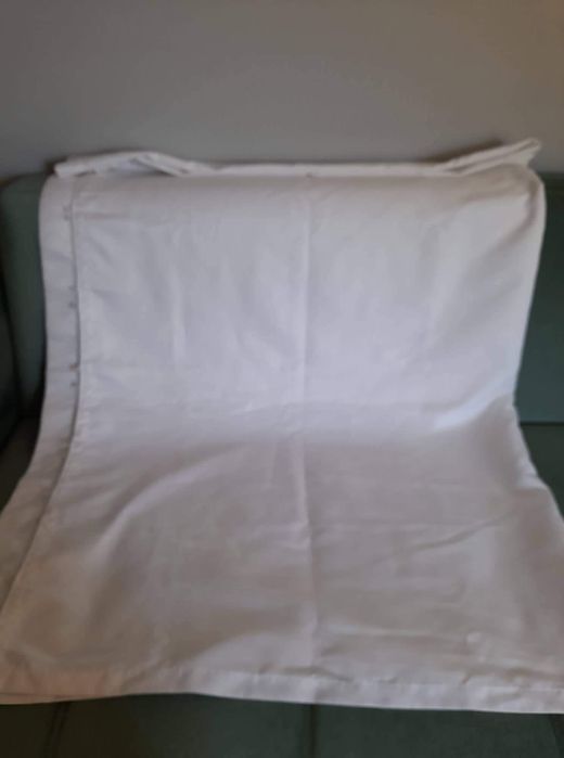 Чаршафи.Покривки за легло.Бели  копринени плътни завеси.