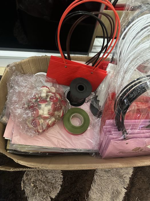 Se vinde lot de ambalaje florale