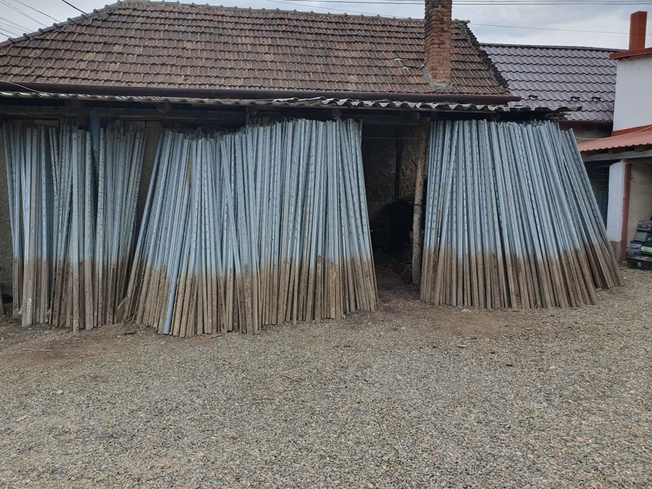 Stalpi si plasa  pentru gard ,vie,zmeură e.t.c