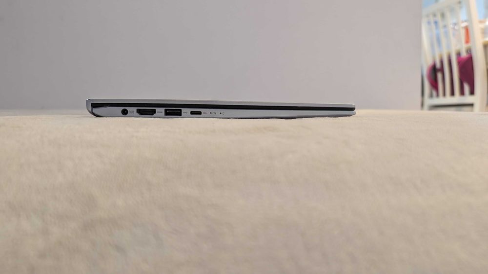 ASUS ZenBook 14 UM431D, Full HD, AMD Ryzen 5 3500U, 8 GB, 512 GB NVMe