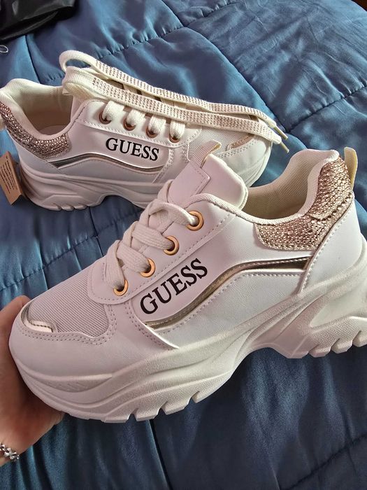 Нови маратонки Guess н.39