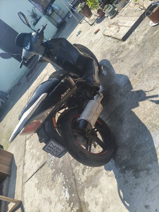 Vând kimco agility de 50 mai multe detalii la tel