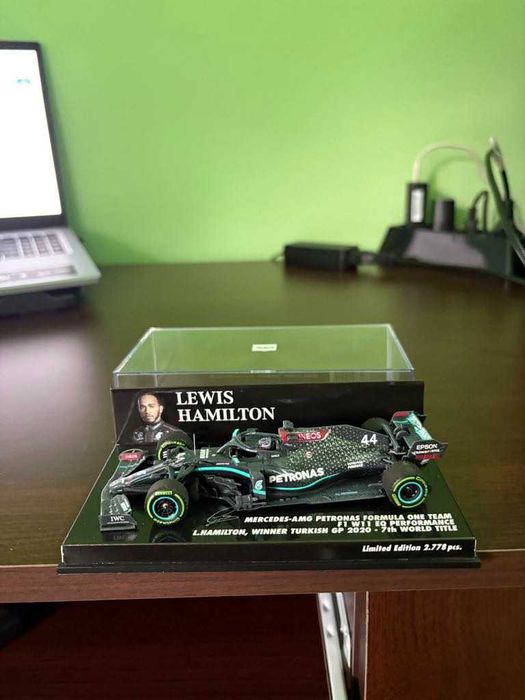 продавам колекция формула 1 на  Lewis Hamilton MINICHAMPS 1/43 Мercedes