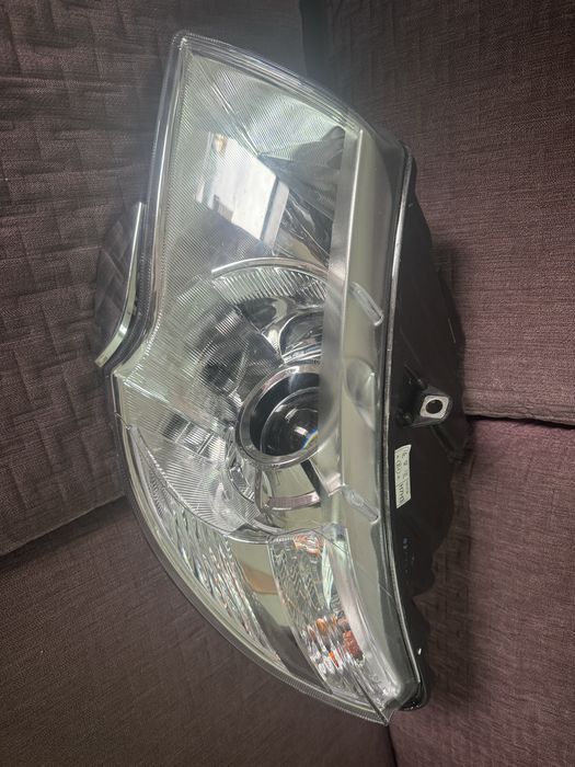 Продавам фар за шкода Супърб