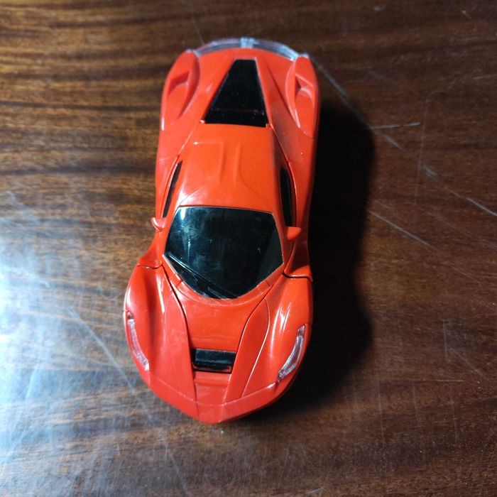 Червена кола трансформърс