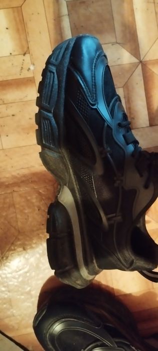 Кроссовки черные, размер 39-40