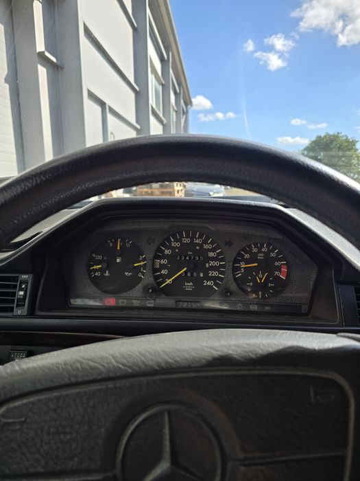 Mercedes w124 200E