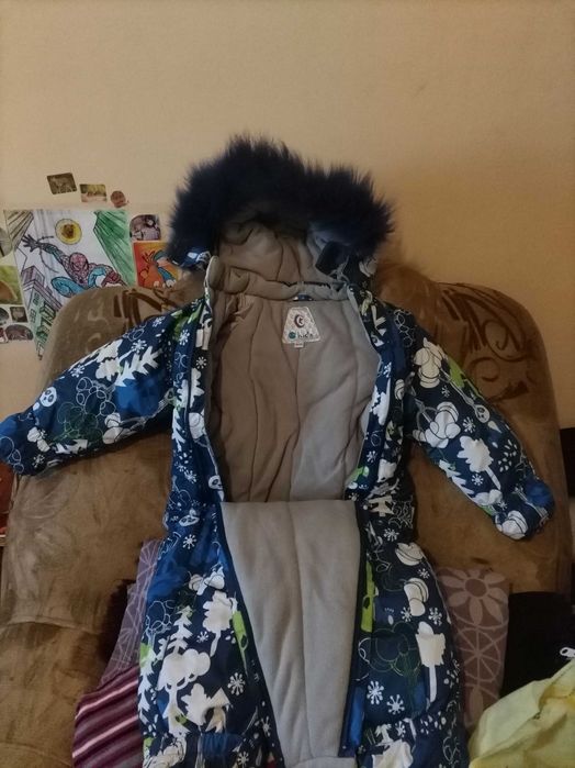 Детские куртки и комбинезоны