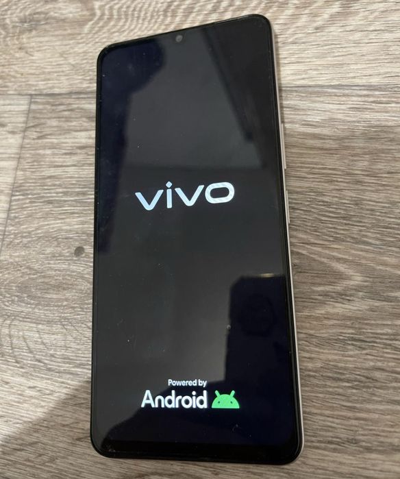 Vivo Y04 оригинал, мощний сеть. для использований,для игры хороший