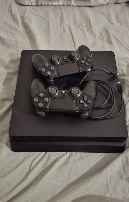 Play station 4 slim 1 T