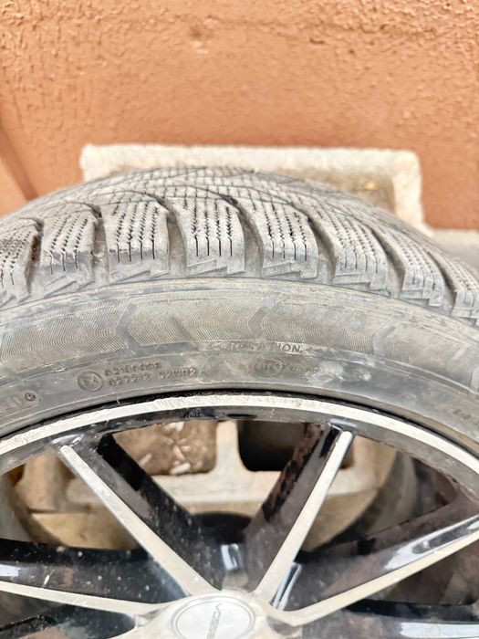 Продам комплект зимней резины с дисками 235/45 R18