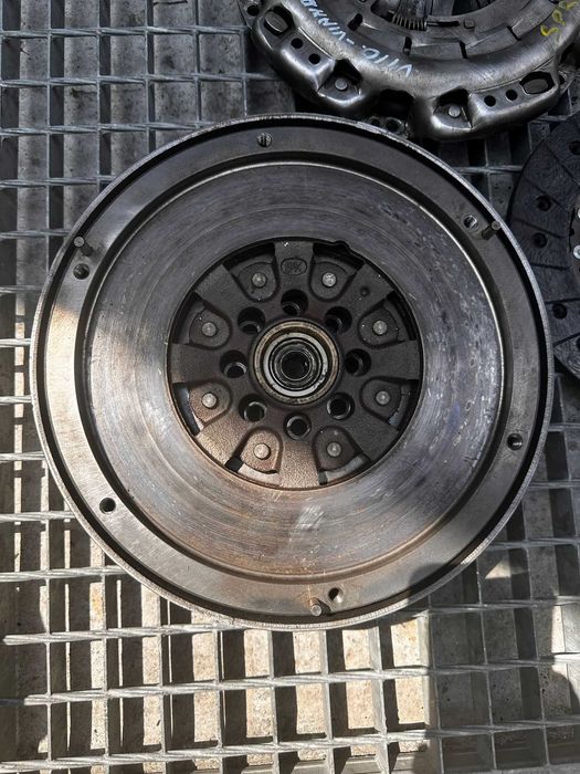 Kit ambreiaj volanta Mercedes Sprinter 2.2 CDI tip motor 646986 646985 EURO 4 an 2006 - 2011 Mercedes Vito / Viano