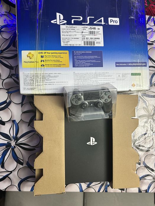 Ps 4 pro 1 tb.