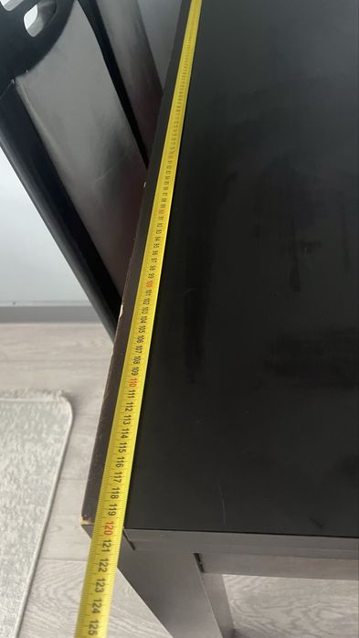 Стол и винтажная люстра