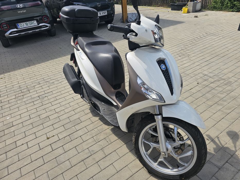Scuter Piaggio Medley 125 cc, 15 cp, 2023 luna 12