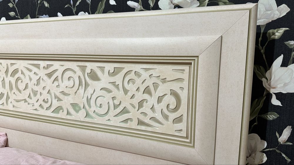 Двуспальная кровать