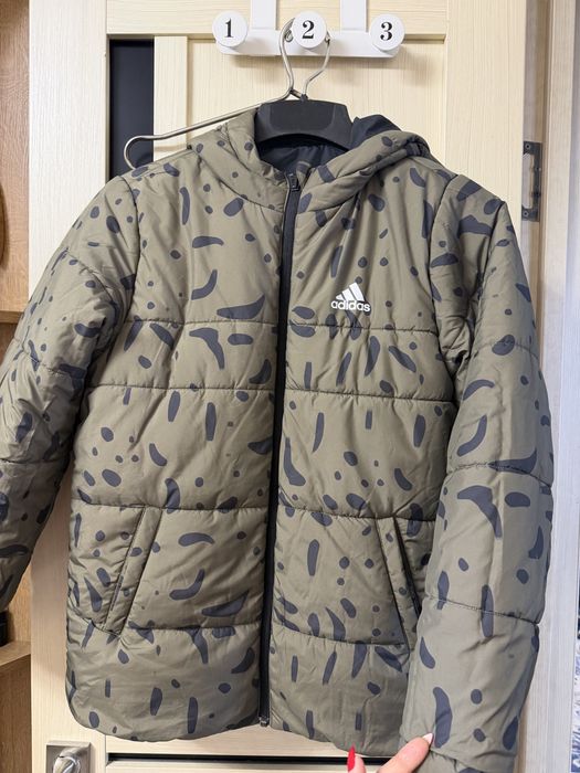 Куртка adidas  осень и зима