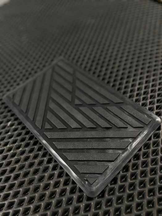 Подпятники для автомобилний ковриков