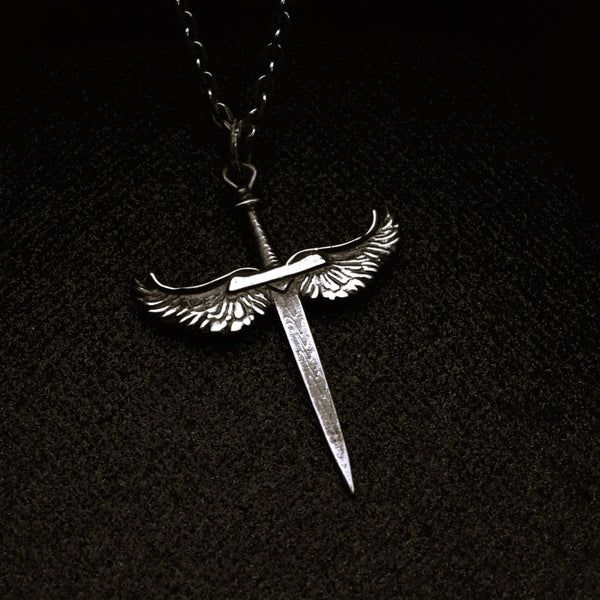 Сребърен медальон 925 Меч с ангелски крила“ Талисман за сила и закрила