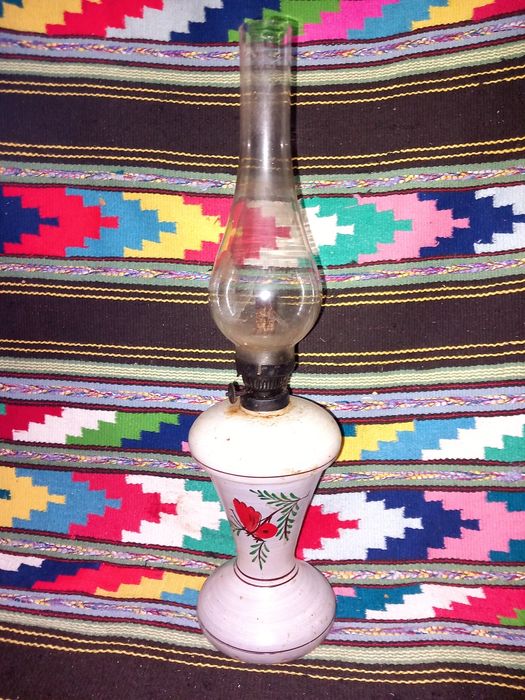 Lampă veche pictată pe gaz