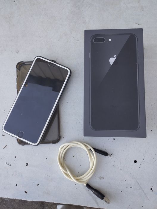 Продам Айфон 8 плюс 64Gb