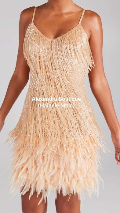 Rochie cu pene si franjuri stralucitori