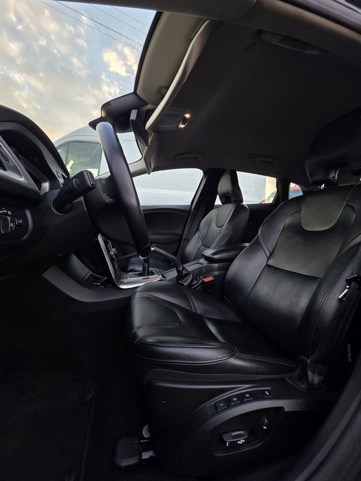 Volvo V40 / Summum Design / 190 CP Dotari Premium
