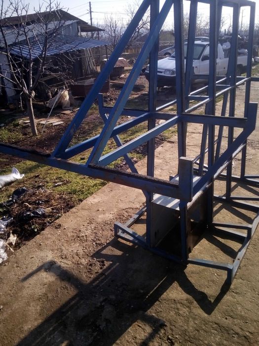 Пирамида за дограма