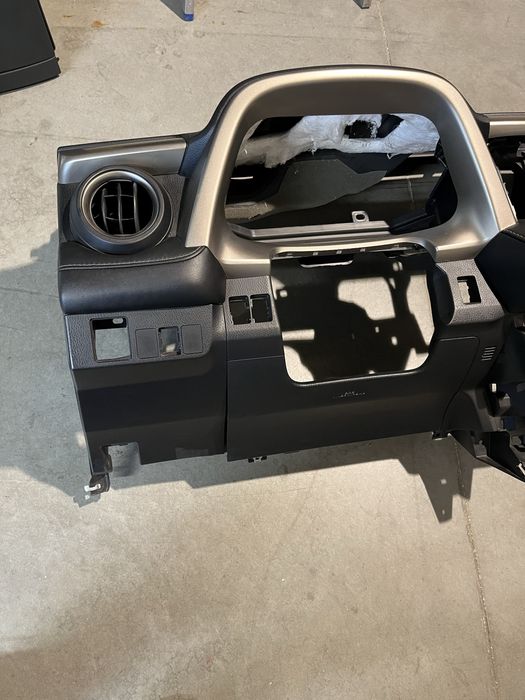 Plansa bord toyota rav 4