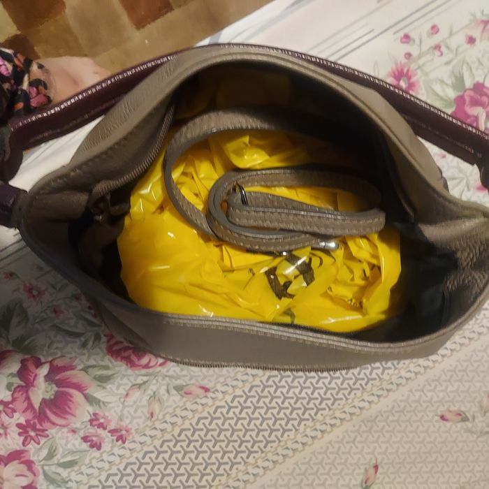 Genți din piele naturală