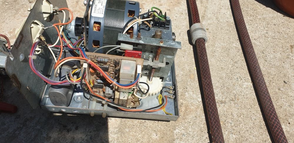 Deschidere ușă garaj electrica