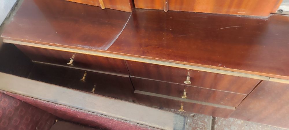 Сервант б/у в хорошем состоянии