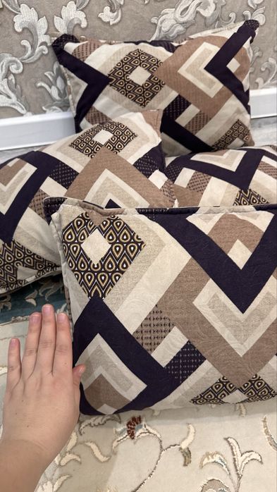 Продам подушки декоративные 4 шт